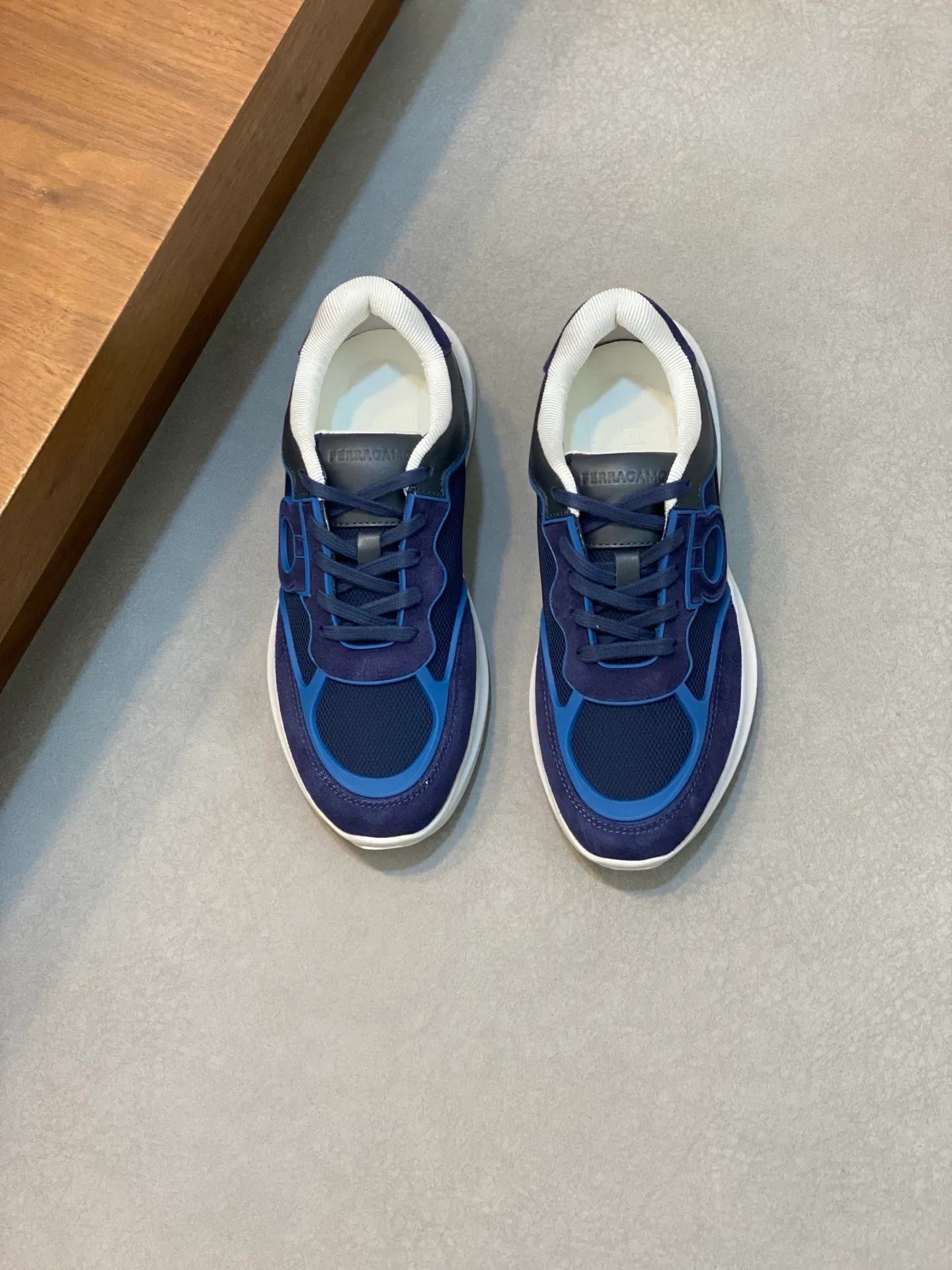Men's men's shoes 💰700 [Ferragamo] Ferragamo - High-end quality original order - Upper: original cow suede leather with breathable mesh, brand logo sewn on the shoe body - Lining: brand canvas, foot pads; water-dyed cowhide - Outsole: rubber outsole - Super high quality control·Fine workmanship: Prominent (high-end·luxury·grade) Size: 38-44 (38 45, can be customized)